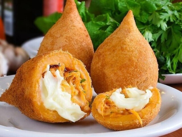 Salgado
(Ela ama coisas que são salgadas, e não come muito doce porque pra ela enjoa)