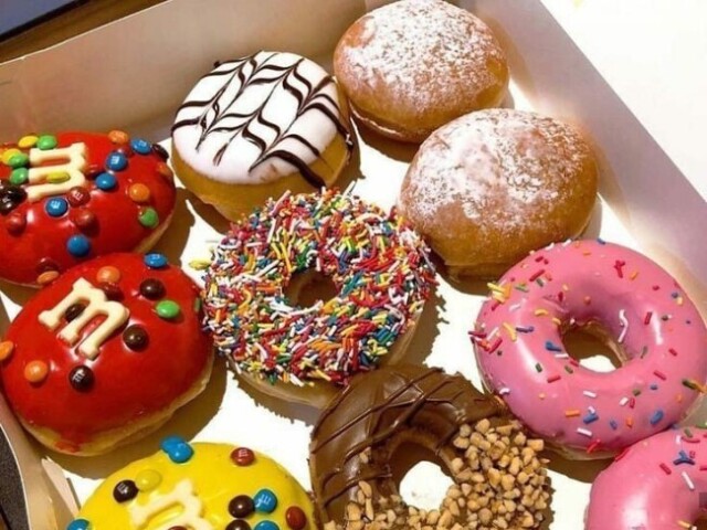 Doce
(Ela ama coisas doces, e não gosta de coisas muito salgadas por fazer mal)