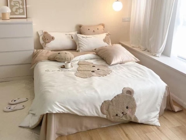 Um quarto com bichinhos de pelúcia