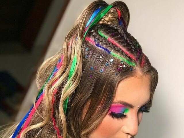 Penteado neon feminino