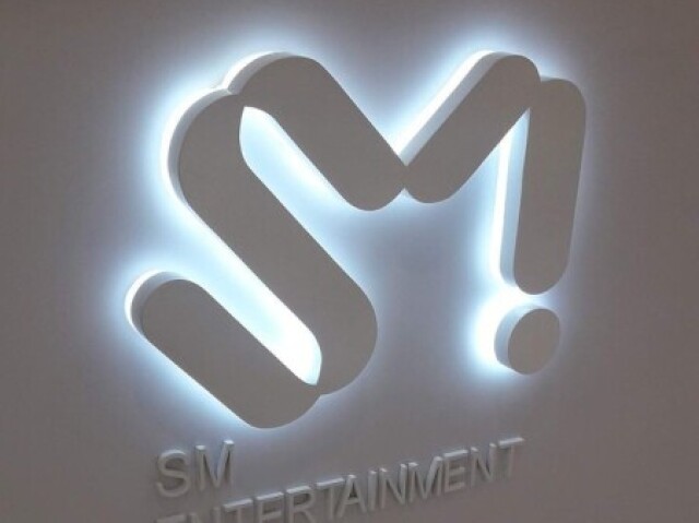 SM ENTERTAINMENT.