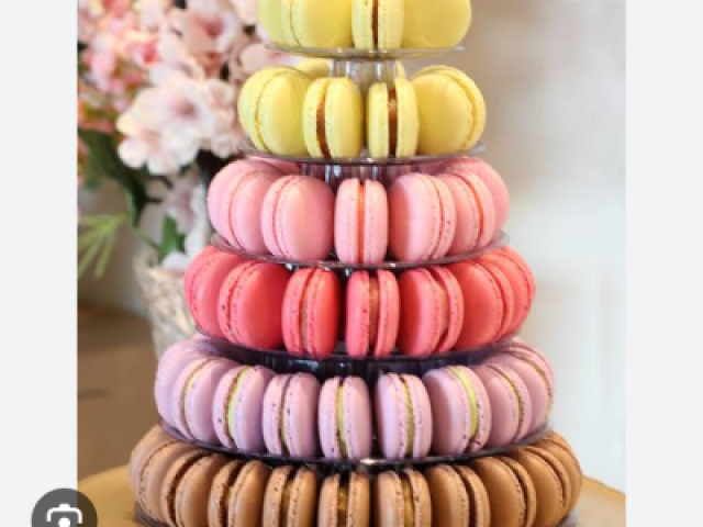 Macarons ( não sei se é assim que escreve)
Cortou 😭