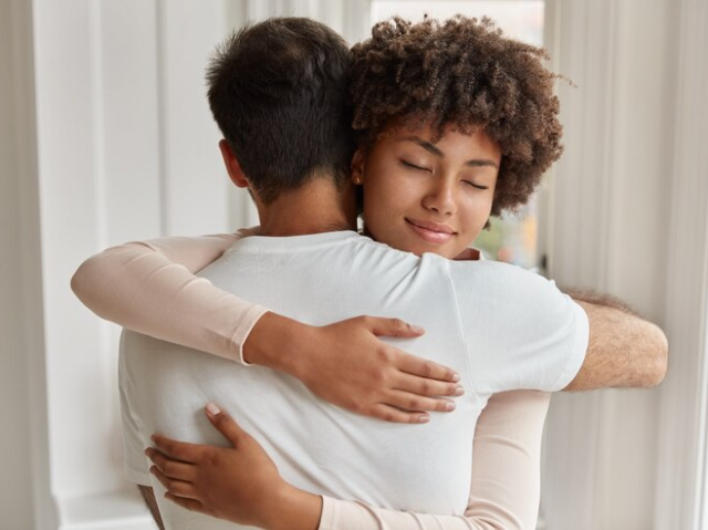 Procuro apoio emocional de amigos ou familiares