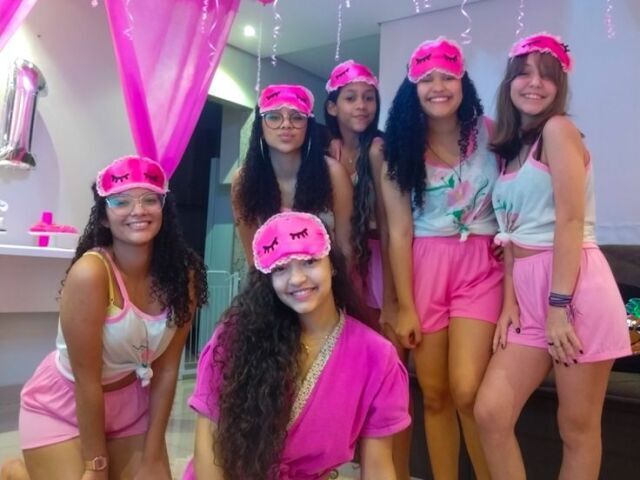 "Amigas sempre juntas, no que der e vier".