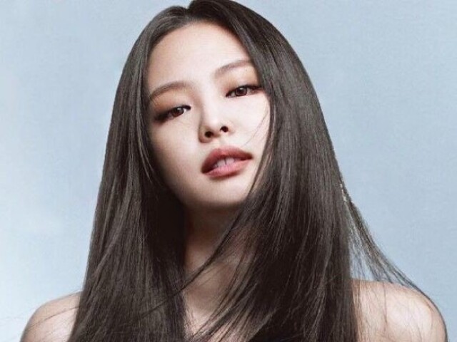 Fazer uma viagem com a Jennie para Paris🗼