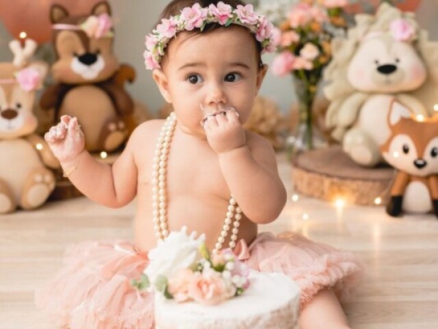 Nem esperou pra comer filha...
Um aninho se passou já pequena...
Feliz vida linda