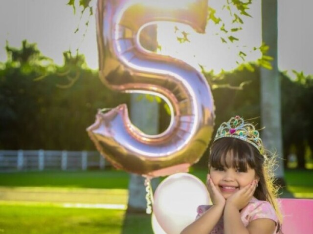 Princesa de mamãe, cinco aninhos já, quem diria...
Feliz níver moreco