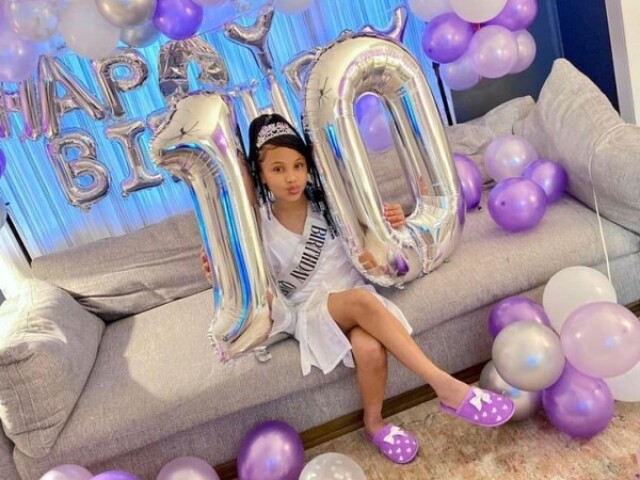 10 anos de muita beleza, amor e alegria...
Feliz aniversário pessoa mais incrível desse mundo💜