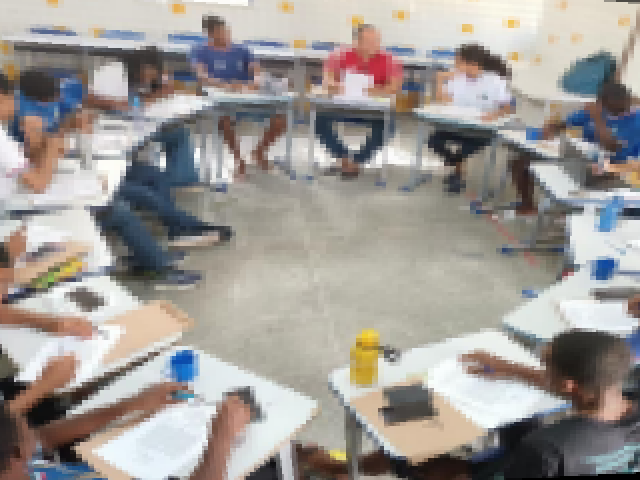 Atividades mobilizadoras a partir das associações e com participação de agentes culturais durante o ano, promovendo interação das escolas, famílias e estudantes.