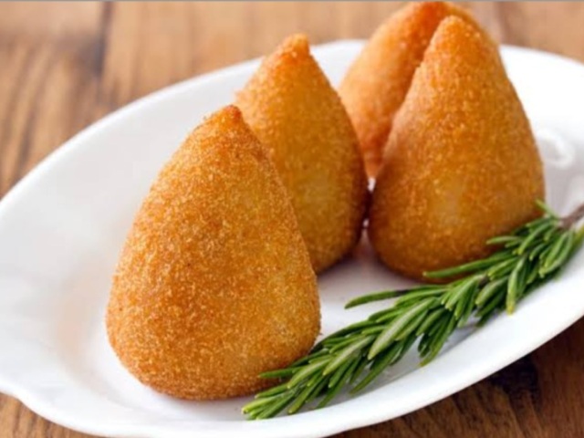 Uma coxinha.