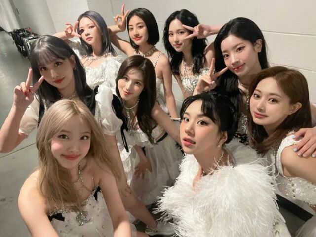 Twice (트와이스)