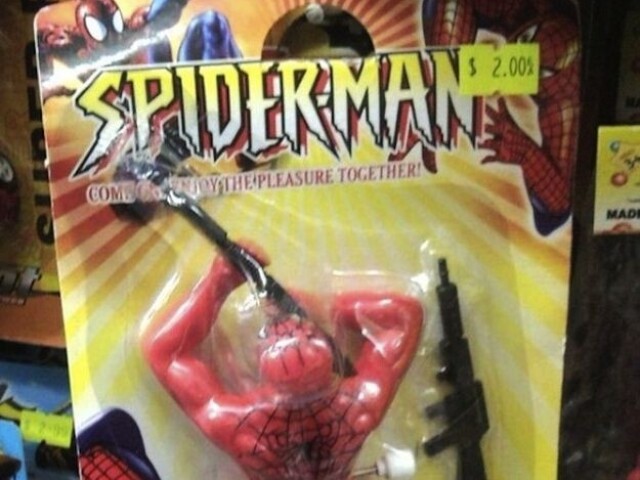 Spider man com uma sniper