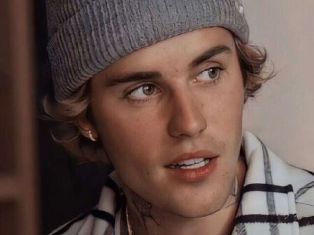 JUSTIN BIEBER