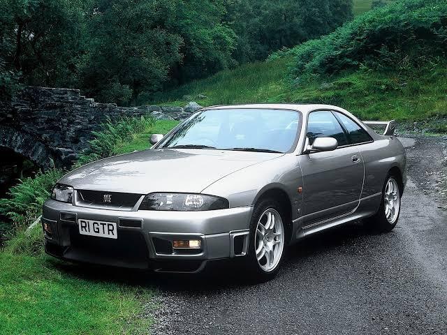 Gtr R33